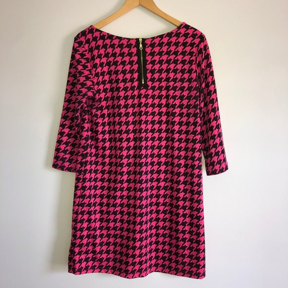 PINK AND BLACK HOUNDSTOOTH SHIFT DRESS - Picture 2 of 4